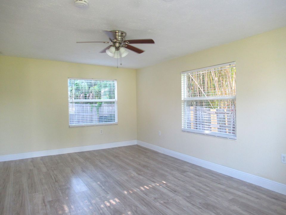 For Rent: $2,600 (3 beds, 2 baths, 1526 Square Feet)
