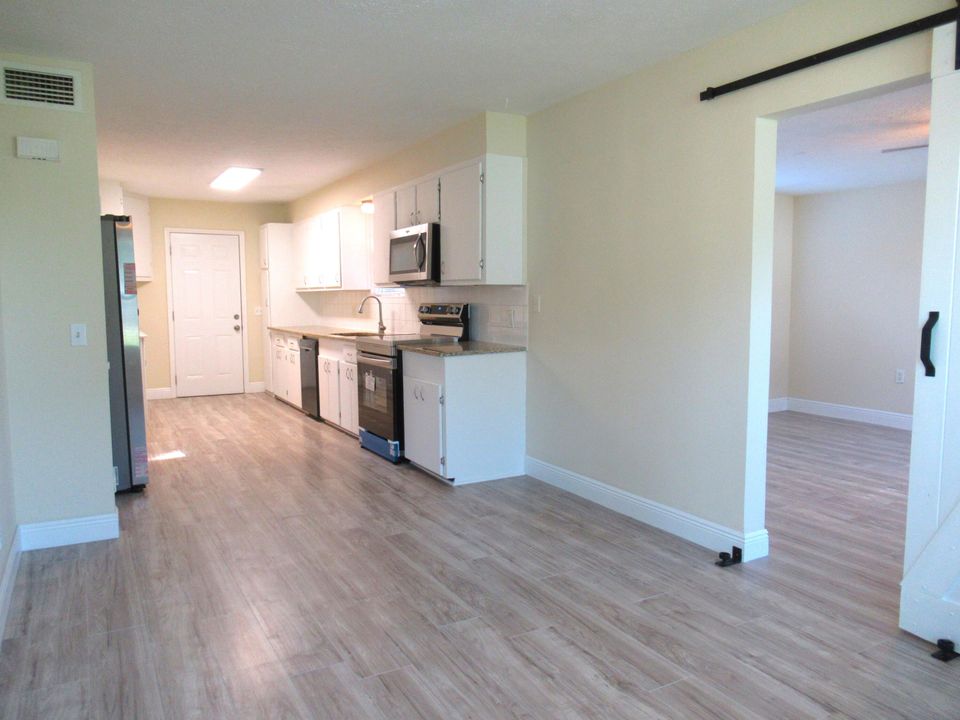 For Rent: $2,600 (3 beds, 2 baths, 1526 Square Feet)