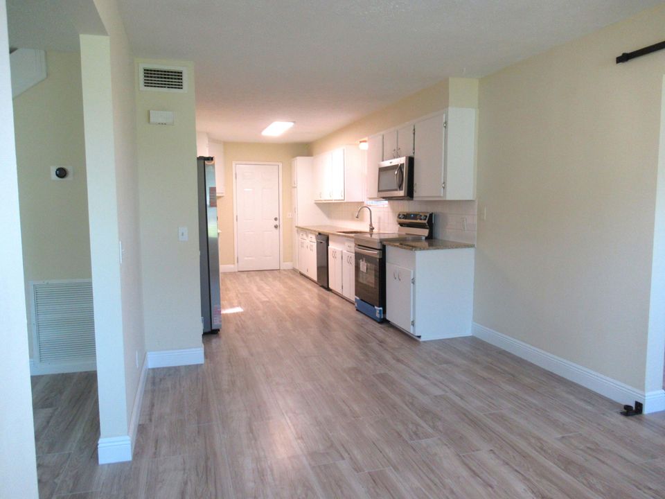For Rent: $2,600 (3 beds, 2 baths, 1526 Square Feet)