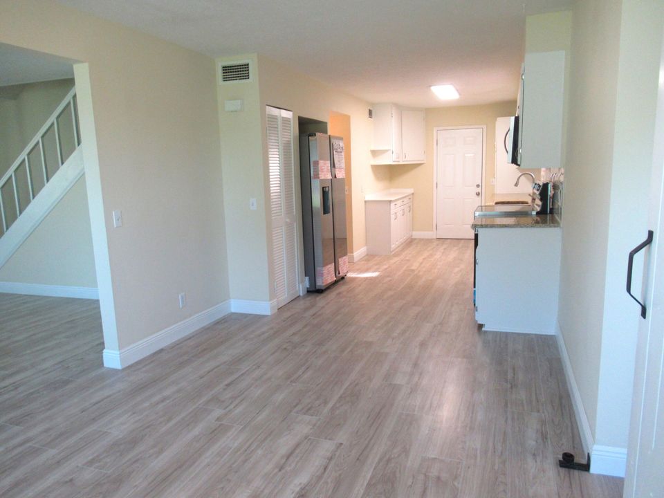 For Rent: $2,600 (3 beds, 2 baths, 1526 Square Feet)