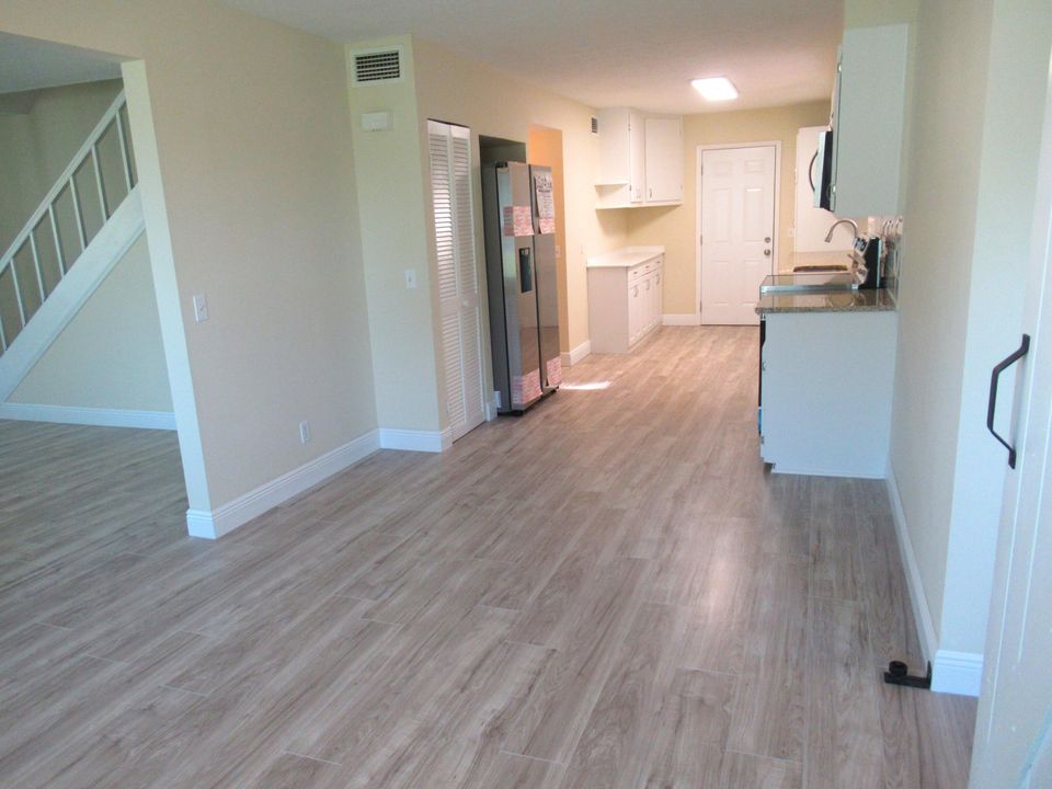 For Rent: $2,600 (3 beds, 2 baths, 1526 Square Feet)