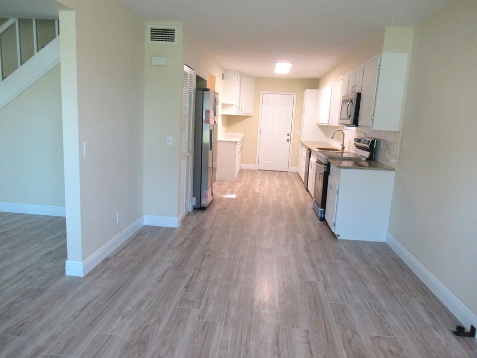 For Rent: $2,600 (3 beds, 2 baths, 1526 Square Feet)