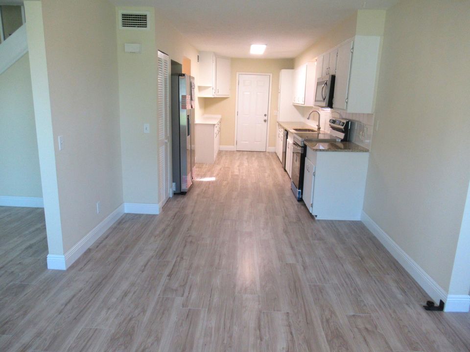 For Rent: $2,600 (3 beds, 2 baths, 1526 Square Feet)