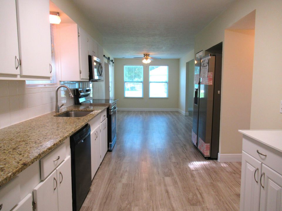 For Rent: $2,600 (3 beds, 2 baths, 1526 Square Feet)