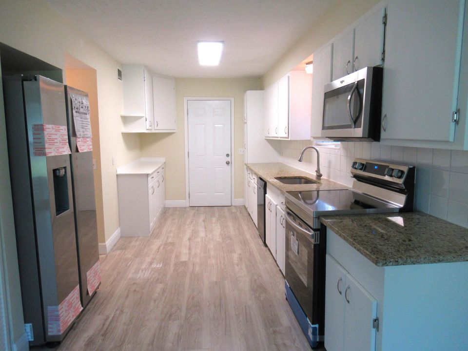 For Rent: $2,600 (3 beds, 2 baths, 1526 Square Feet)