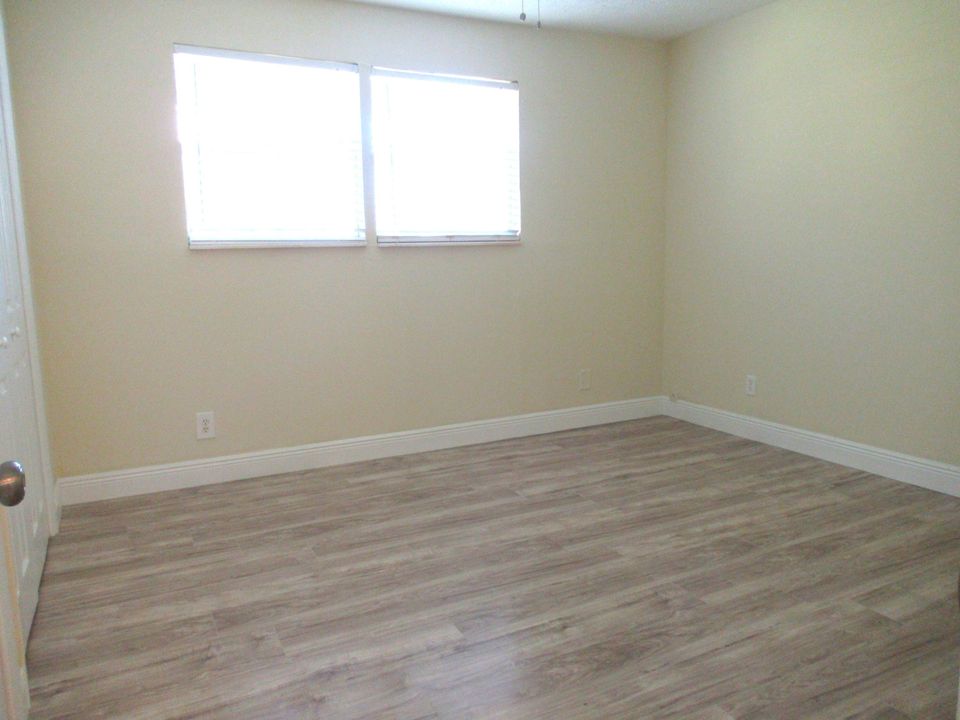 For Rent: $2,600 (3 beds, 2 baths, 1526 Square Feet)