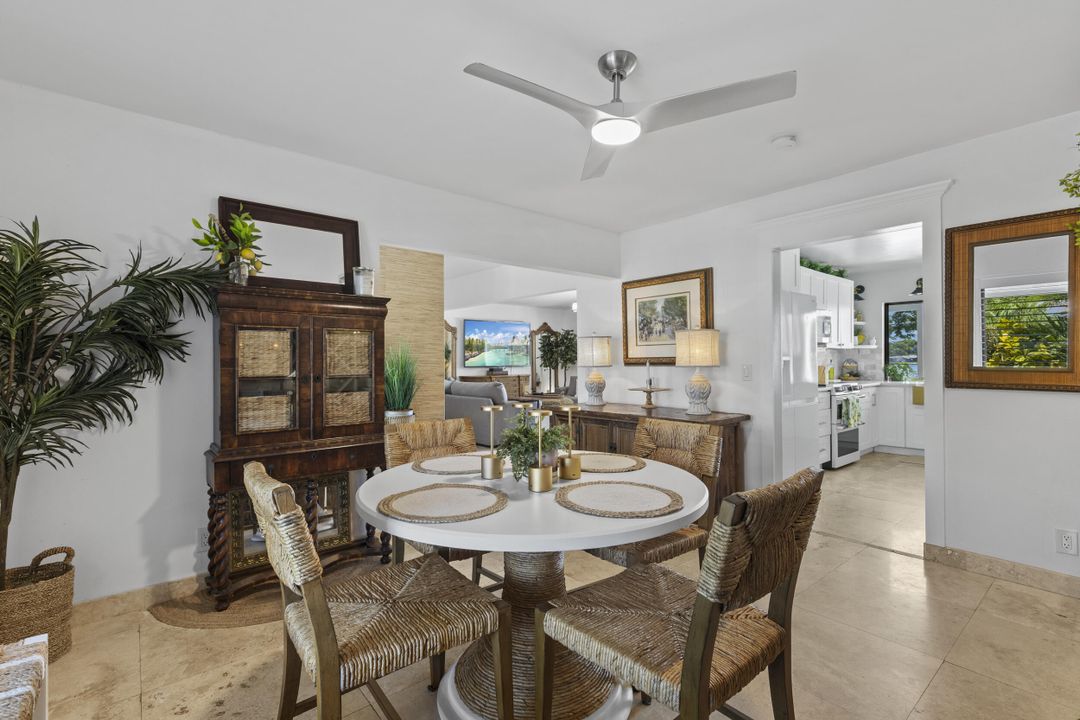 合同活跃: $950,000 (5 贝兹, 3 浴室, 2310 平方英尺)