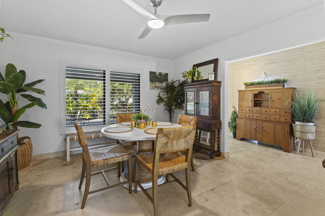 合同活跃: $950,000 (5 贝兹, 3 浴室, 2310 平方英尺)