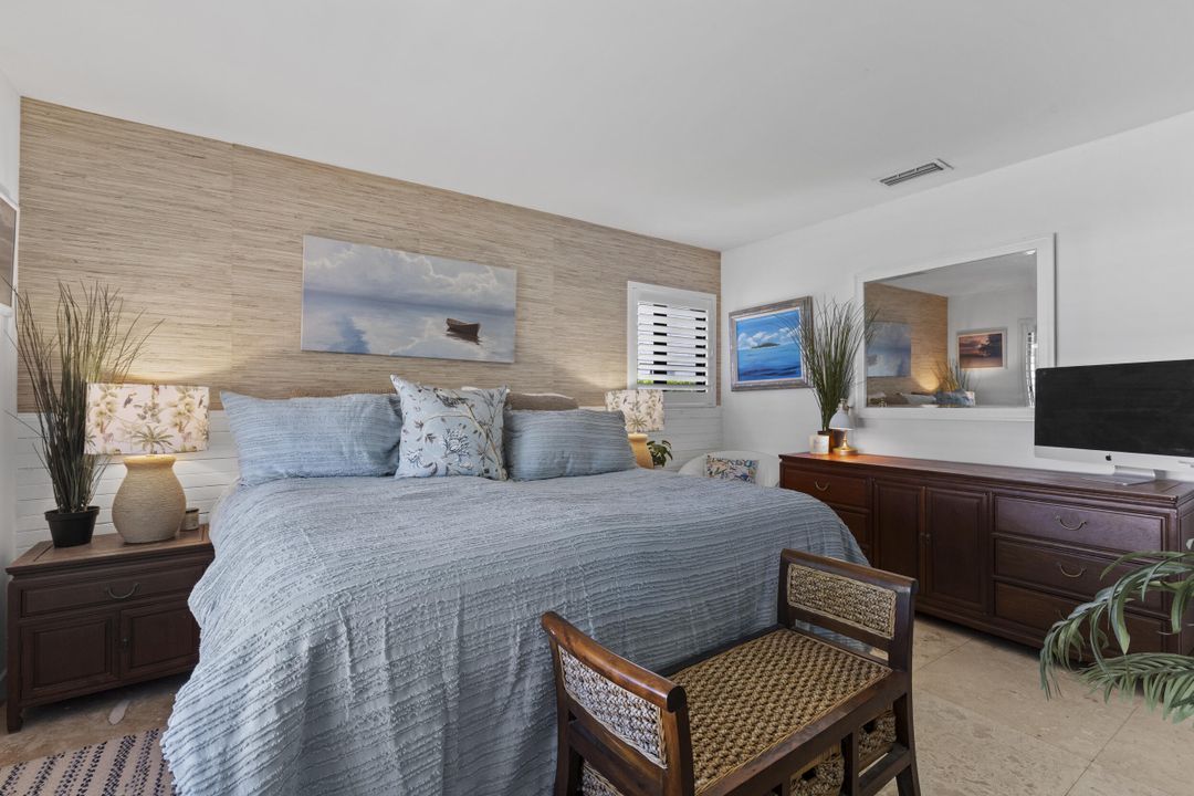 合同活跃: $950,000 (5 贝兹, 3 浴室, 2310 平方英尺)