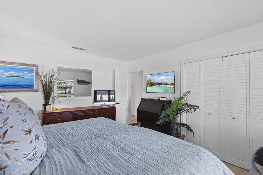 合同活跃: $950,000 (5 贝兹, 3 浴室, 2310 平方英尺)