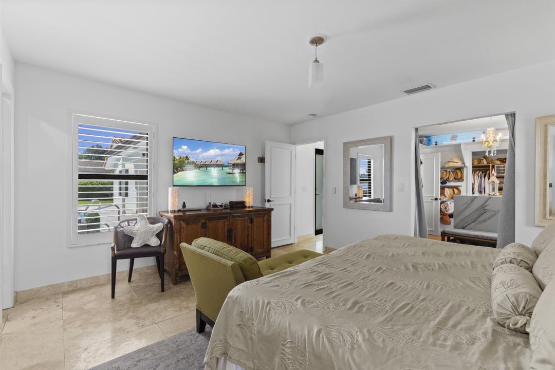 合同活跃: $950,000 (5 贝兹, 3 浴室, 2310 平方英尺)