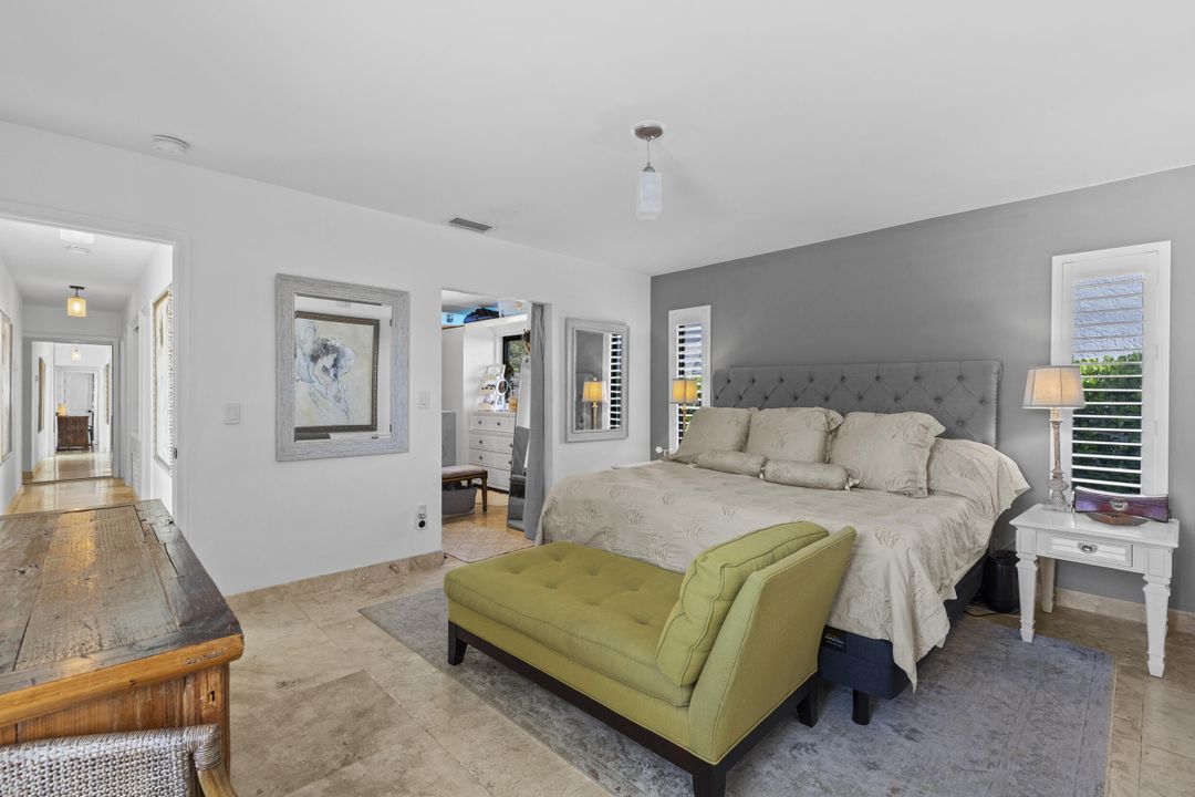 合同活跃: $950,000 (5 贝兹, 3 浴室, 2310 平方英尺)