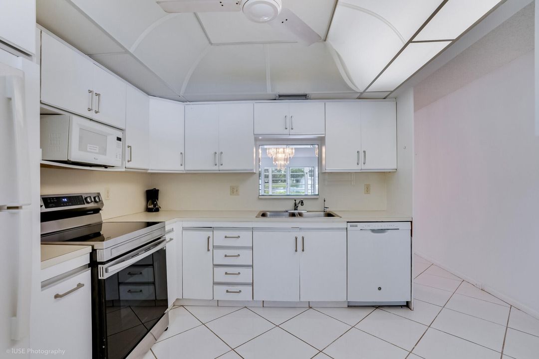 合同活跃: $150,000 (2 贝兹, 2 浴室, 1156 平方英尺)