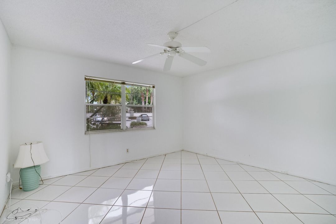 合同活跃: $150,000 (2 贝兹, 2 浴室, 1156 平方英尺)