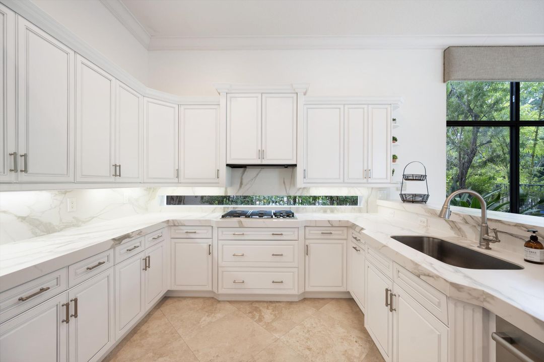 En Venta: $2,750,000 (5 camas, 5 baños, 4499 Pies cuadrados)