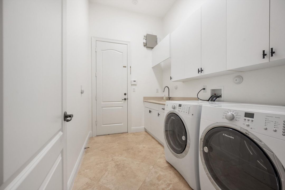 En Venta: $2,750,000 (5 camas, 5 baños, 4499 Pies cuadrados)