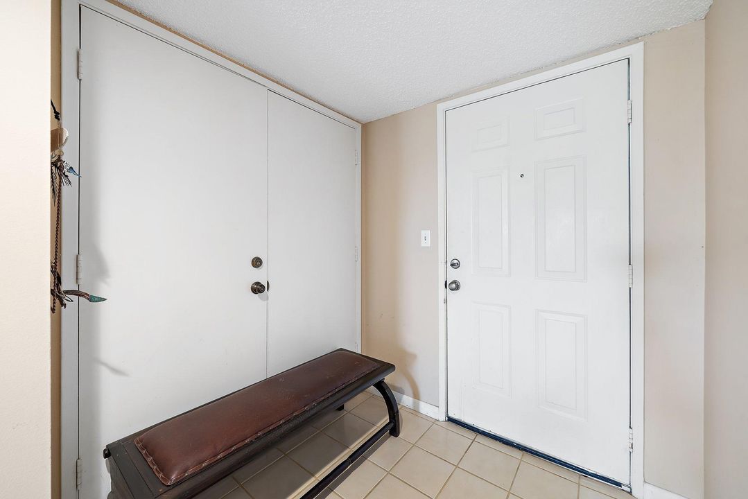 合同活跃: $3,500 (1 贝兹, 1 浴室, 900 平方英尺)