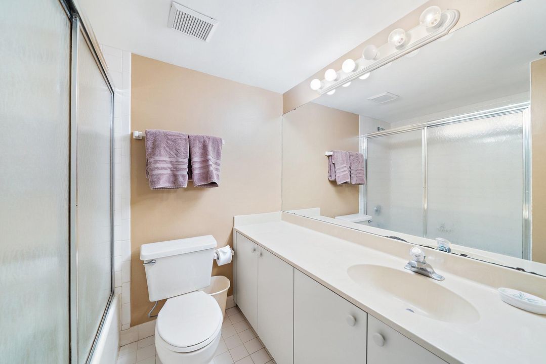 合同活跃: $3,500 (1 贝兹, 1 浴室, 900 平方英尺)