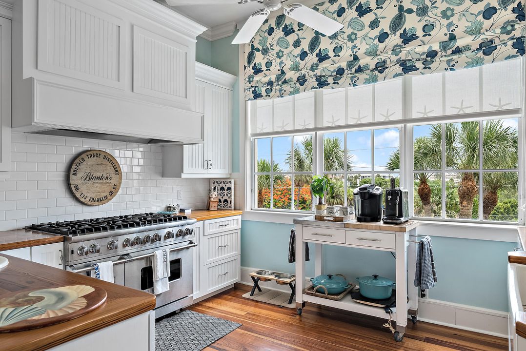 For Sale: $6,495,000 (4 beds, 5 baths, 5391 Square Feet)