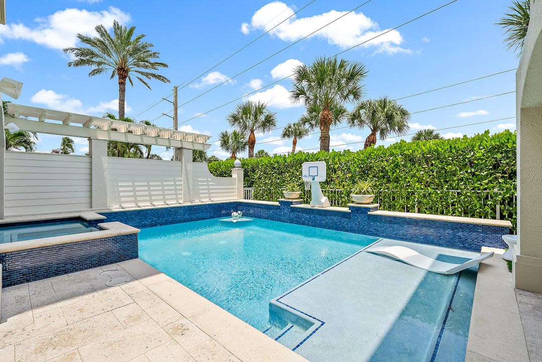 For Sale: $6,495,000 (4 beds, 5 baths, 5391 Square Feet)