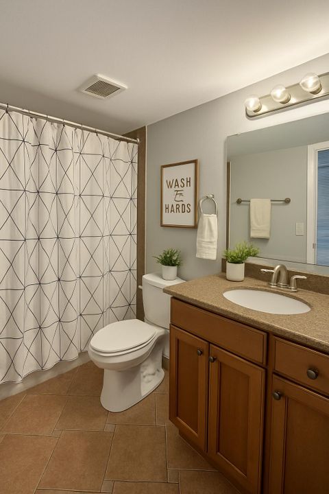 Active With Contract: $2,100 (1 beds, 1 baths, 720 Square Feet)