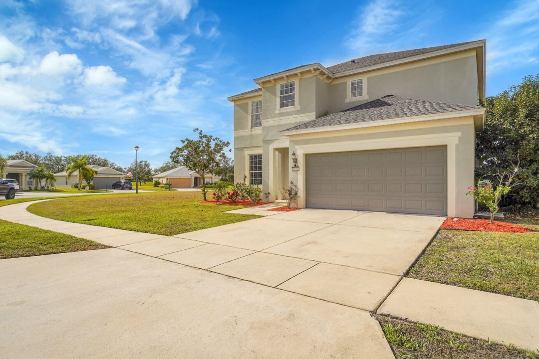 Active With Contract: $354,900 (4 beds, 2 baths, 2479 Square Feet)