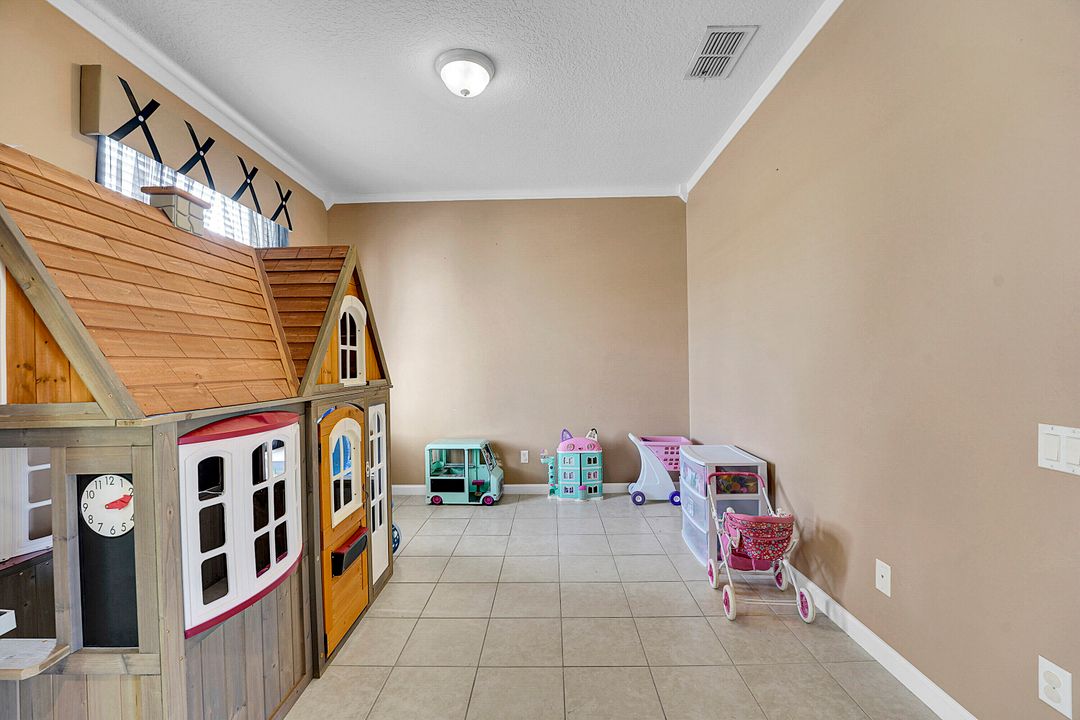 Active With Contract: $354,900 (4 beds, 2 baths, 2479 Square Feet)