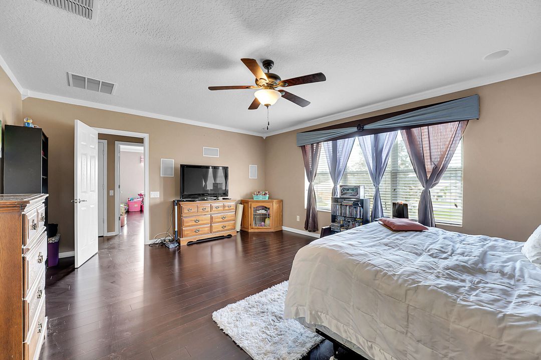 Active With Contract: $354,900 (4 beds, 2 baths, 2479 Square Feet)