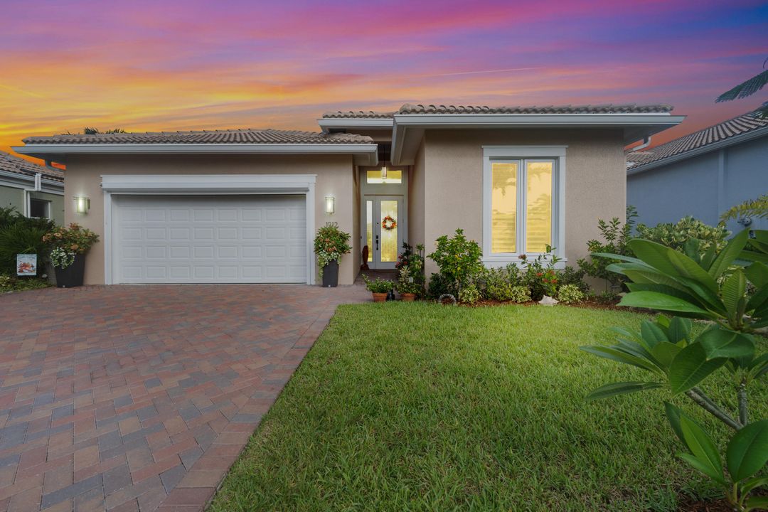 For Sale: $895,000 (3 beds, 3 baths, 2170 Square Feet)