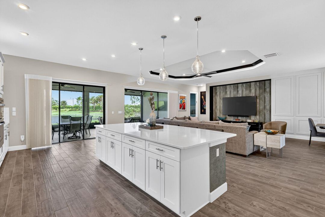 Active With Contract: $825,000 (3 beds, 3 baths, 3094 Square Feet)