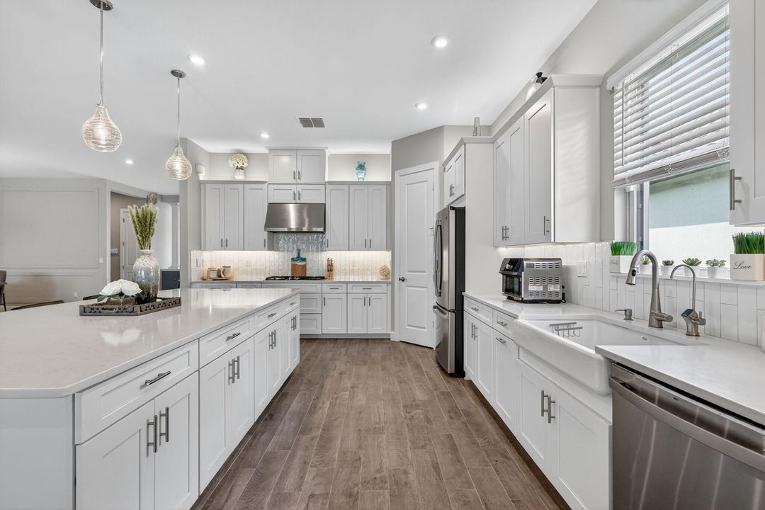 Active With Contract: $825,000 (3 beds, 3 baths, 3094 Square Feet)