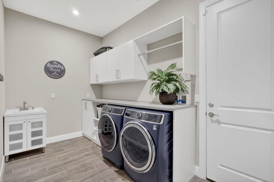 Active With Contract: $825,000 (3 beds, 3 baths, 3094 Square Feet)