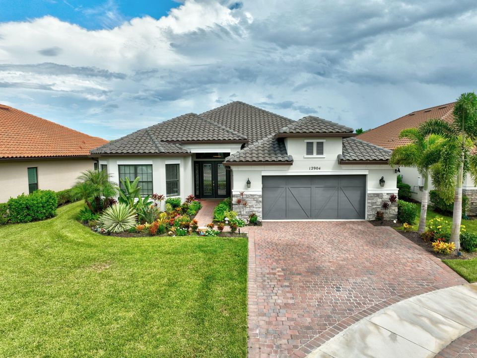 Active With Contract: $825,000 (3 beds, 3 baths, 3094 Square Feet)