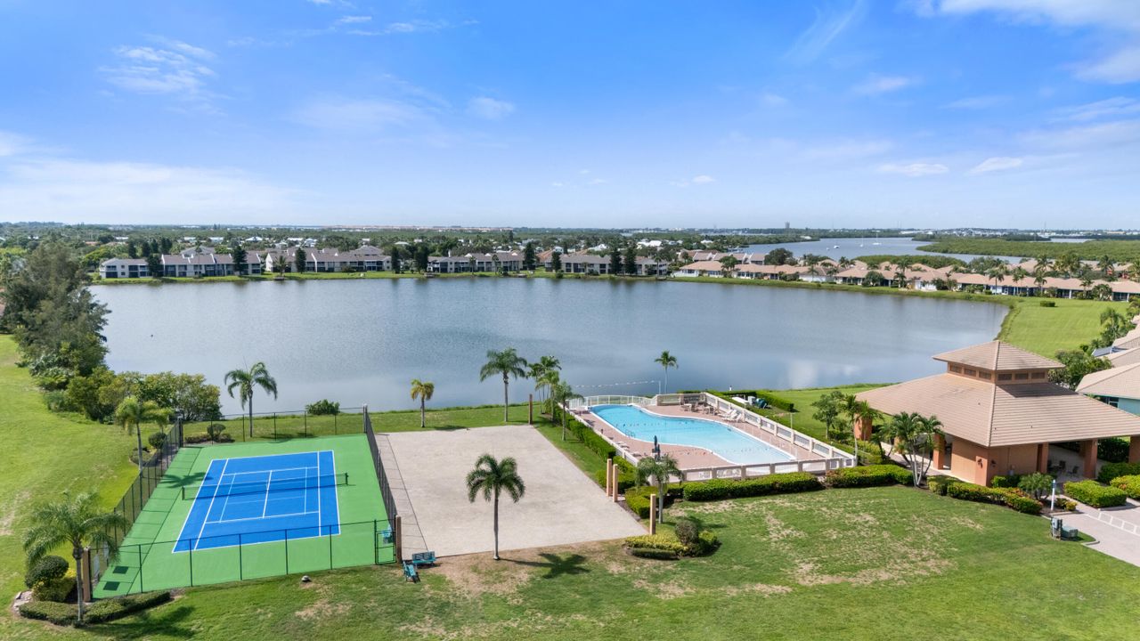 For Sale: $895,000 (3 beds, 3 baths, 2170 Square Feet)