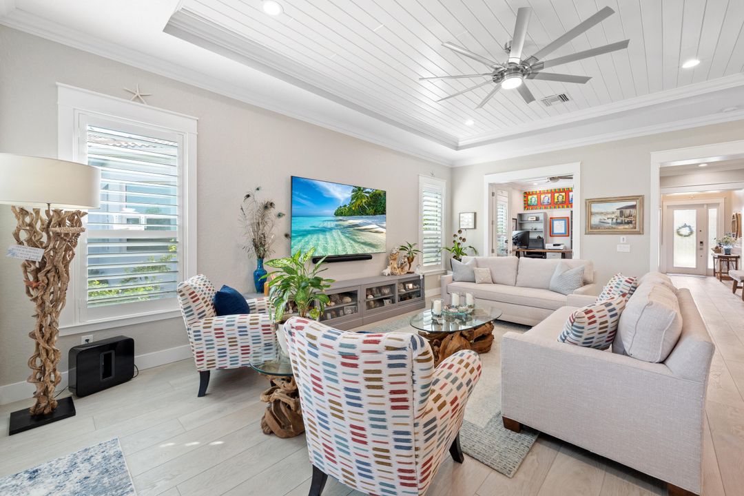 For Sale: $895,000 (3 beds, 3 baths, 2170 Square Feet)