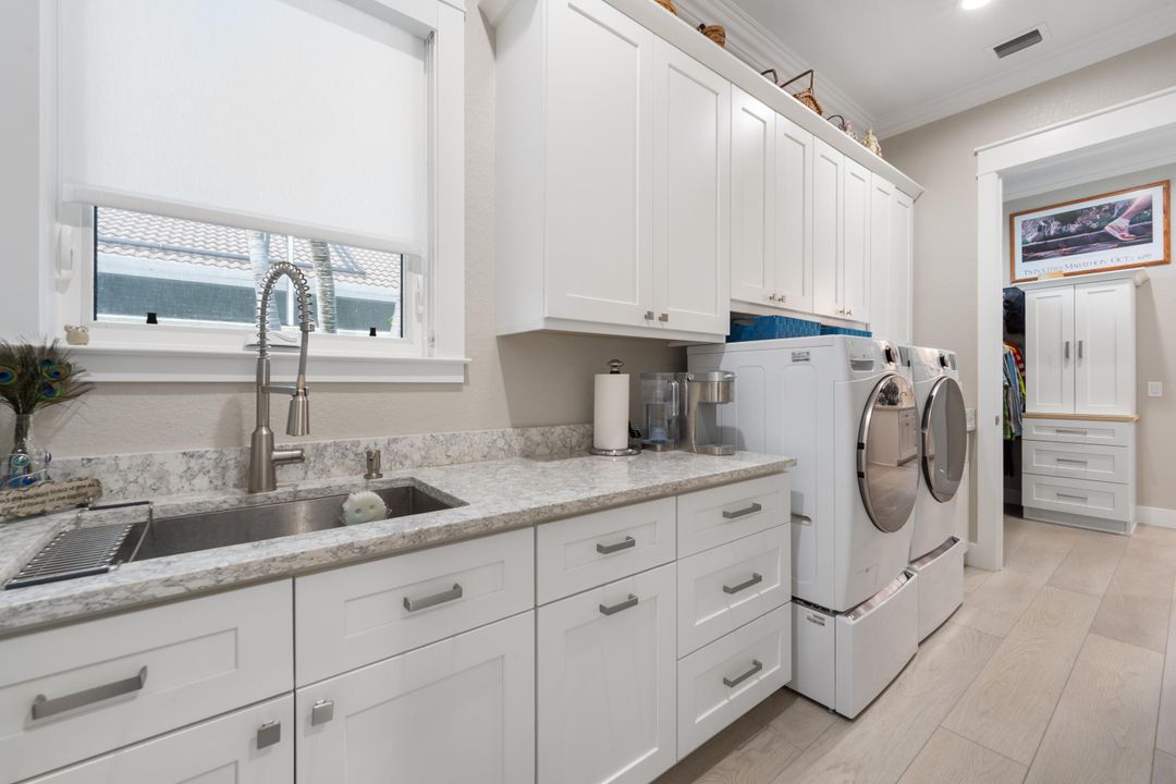 For Sale: $895,000 (3 beds, 3 baths, 2170 Square Feet)