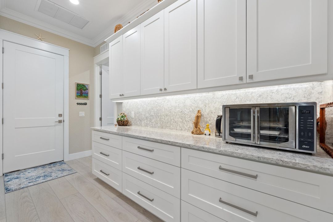 For Sale: $895,000 (3 beds, 3 baths, 2170 Square Feet)