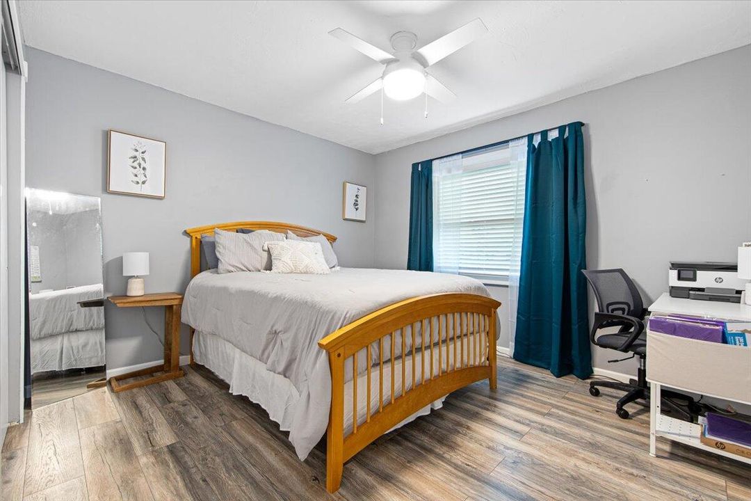 For Sale: $161,900 (2 beds, 2 baths, 1078 Square Feet)