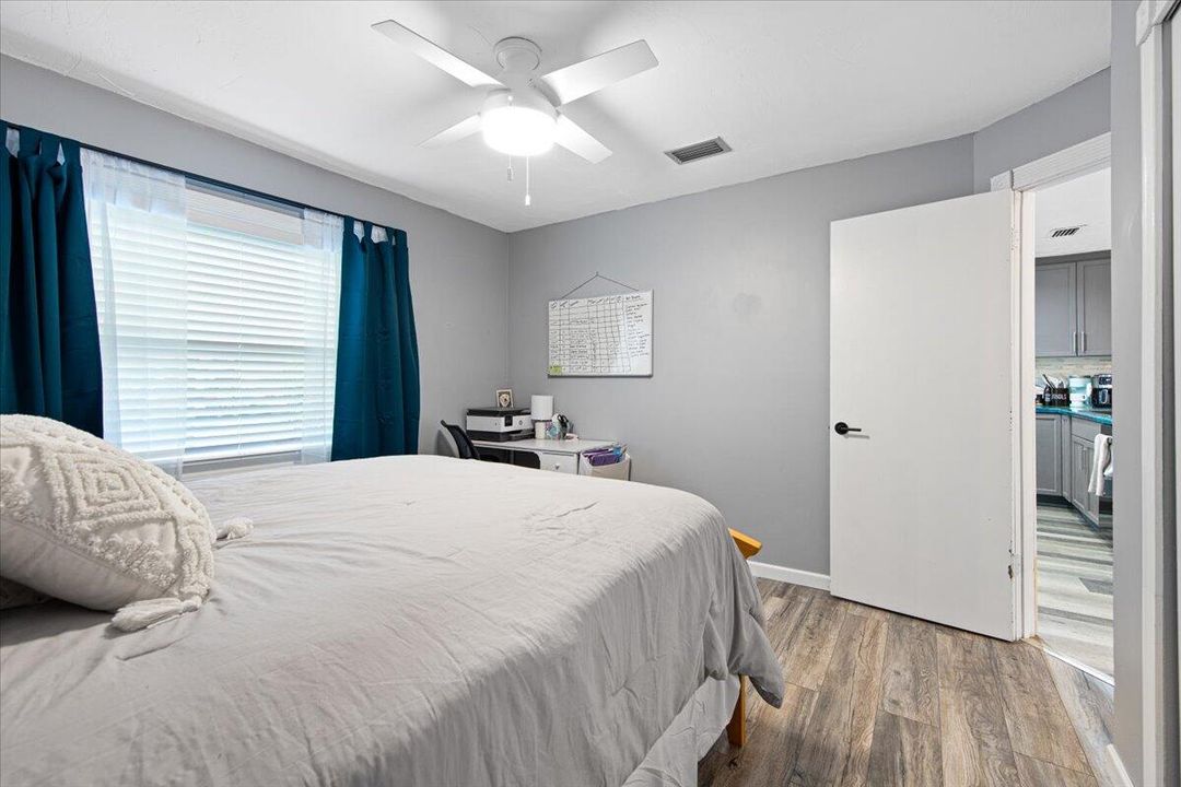 For Sale: $161,900 (2 beds, 2 baths, 1078 Square Feet)