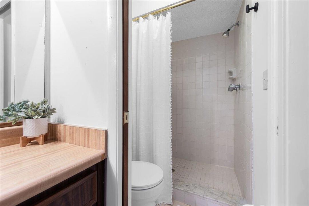 For Sale: $161,900 (2 beds, 2 baths, 1078 Square Feet)