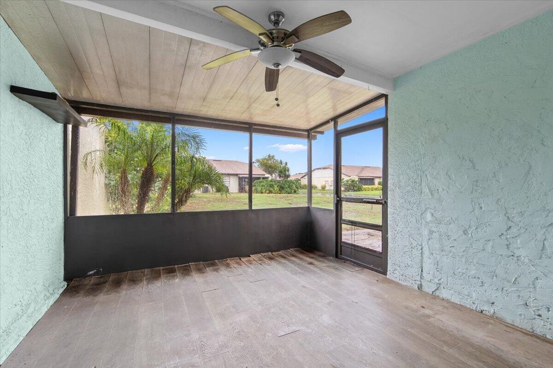 For Sale: $161,900 (2 beds, 2 baths, 1078 Square Feet)