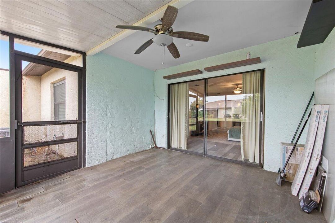 For Sale: $161,900 (2 beds, 2 baths, 1078 Square Feet)