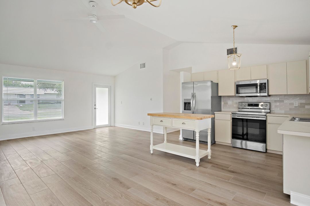 Activo con contrato: $499,000 (3 camas, 2 baños, 1592 Pies cuadrados)