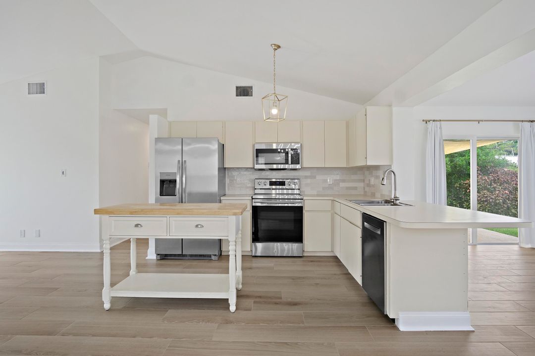 Activo con contrato: $499,000 (3 camas, 2 baños, 1592 Pies cuadrados)