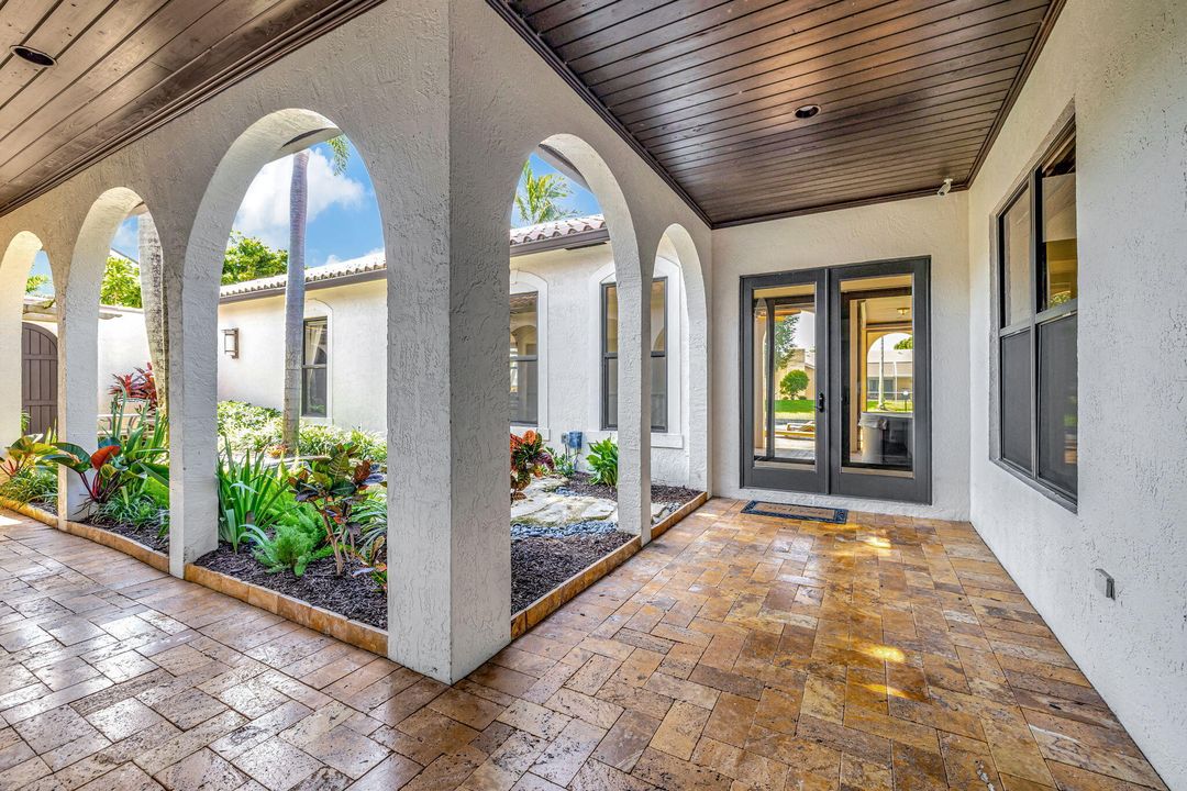 Active With Contract: $2,895,000 (6 beds, 4 baths, 4444 Square Feet)