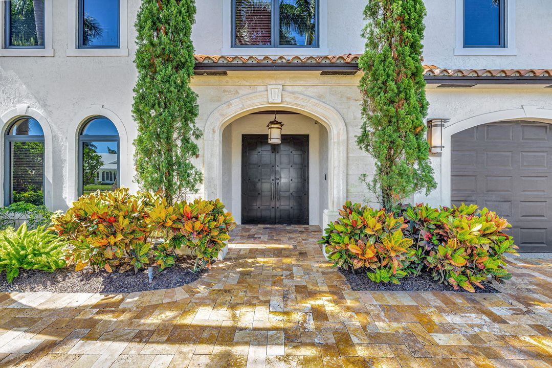 Active With Contract: $2,895,000 (6 beds, 4 baths, 4444 Square Feet)