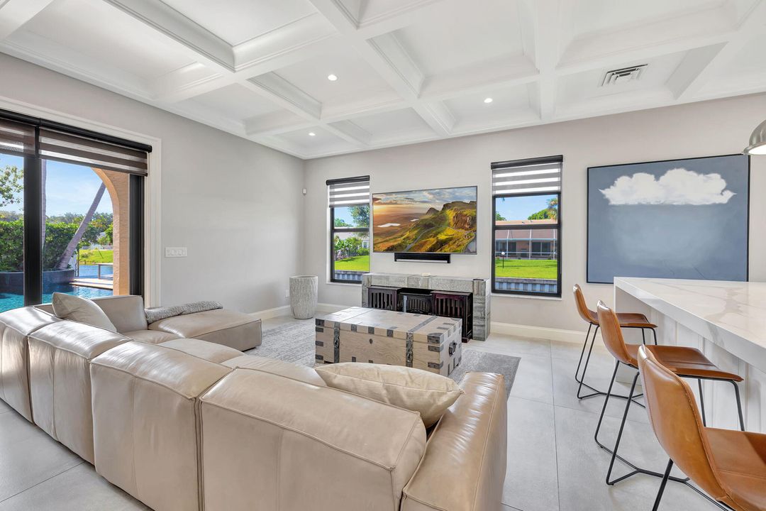 Active With Contract: $2,895,000 (6 beds, 4 baths, 4444 Square Feet)