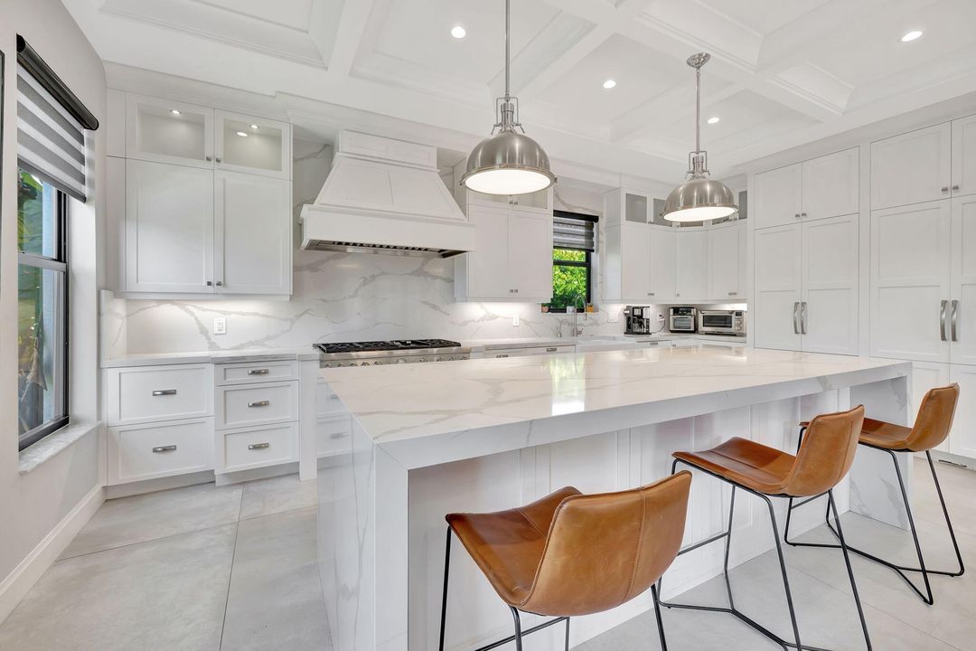 Active With Contract: $2,895,000 (6 beds, 4 baths, 4444 Square Feet)