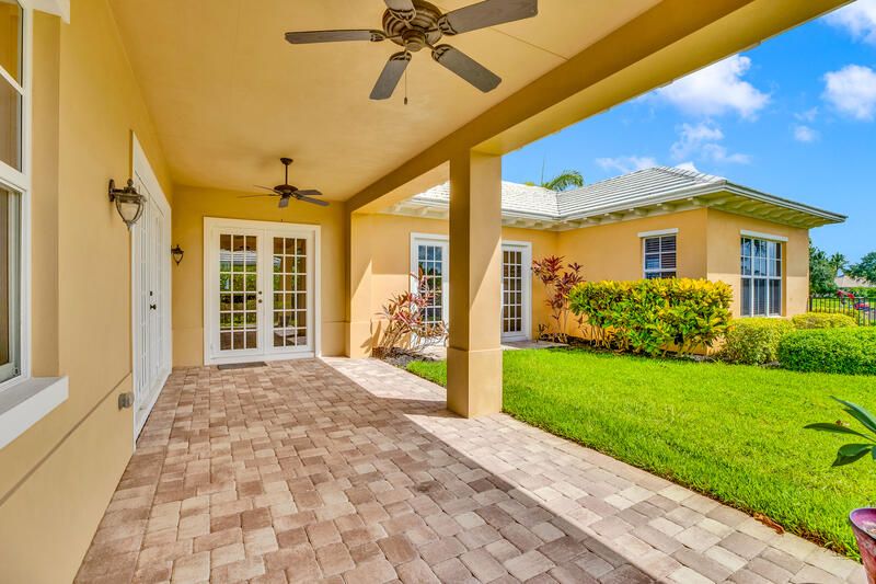 For Sale: $680,000 (4 beds, 4 baths, 2793 Square Feet)