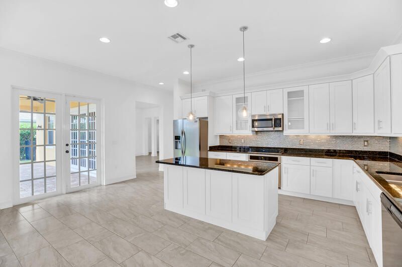 For Sale: $680,000 (4 beds, 4 baths, 2793 Square Feet)